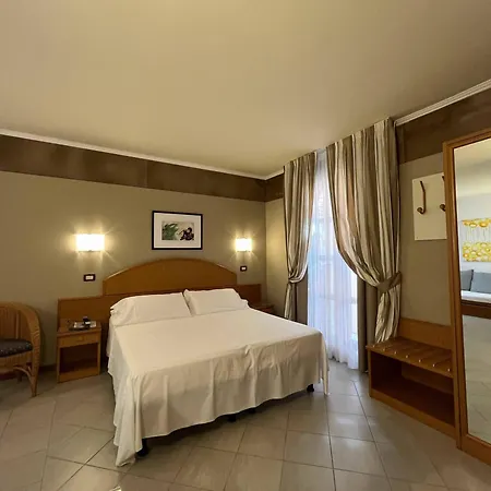 Regina Hotel 3*