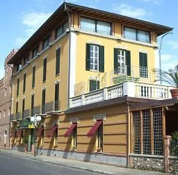 Regina Hotel 3*